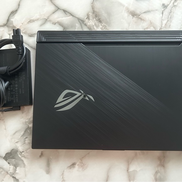 ASUS ROG GAMING LAPTOP (2019) - Picture 5 of 11